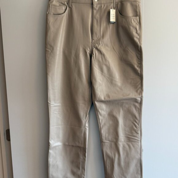 BNWT Abercrombie Taupe Vegan Leather Ultra High Rise 90s Straight Pants - Picture 1 of 6